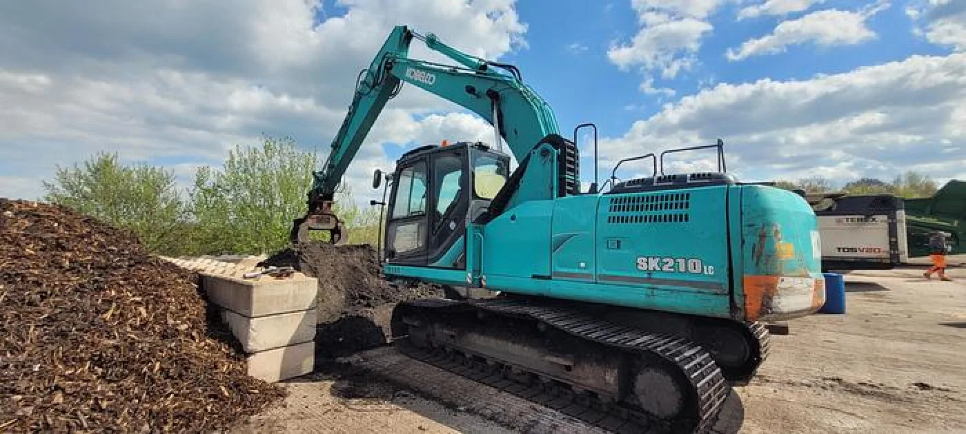 2014 Kobelco SK210LC Excavator - 2
