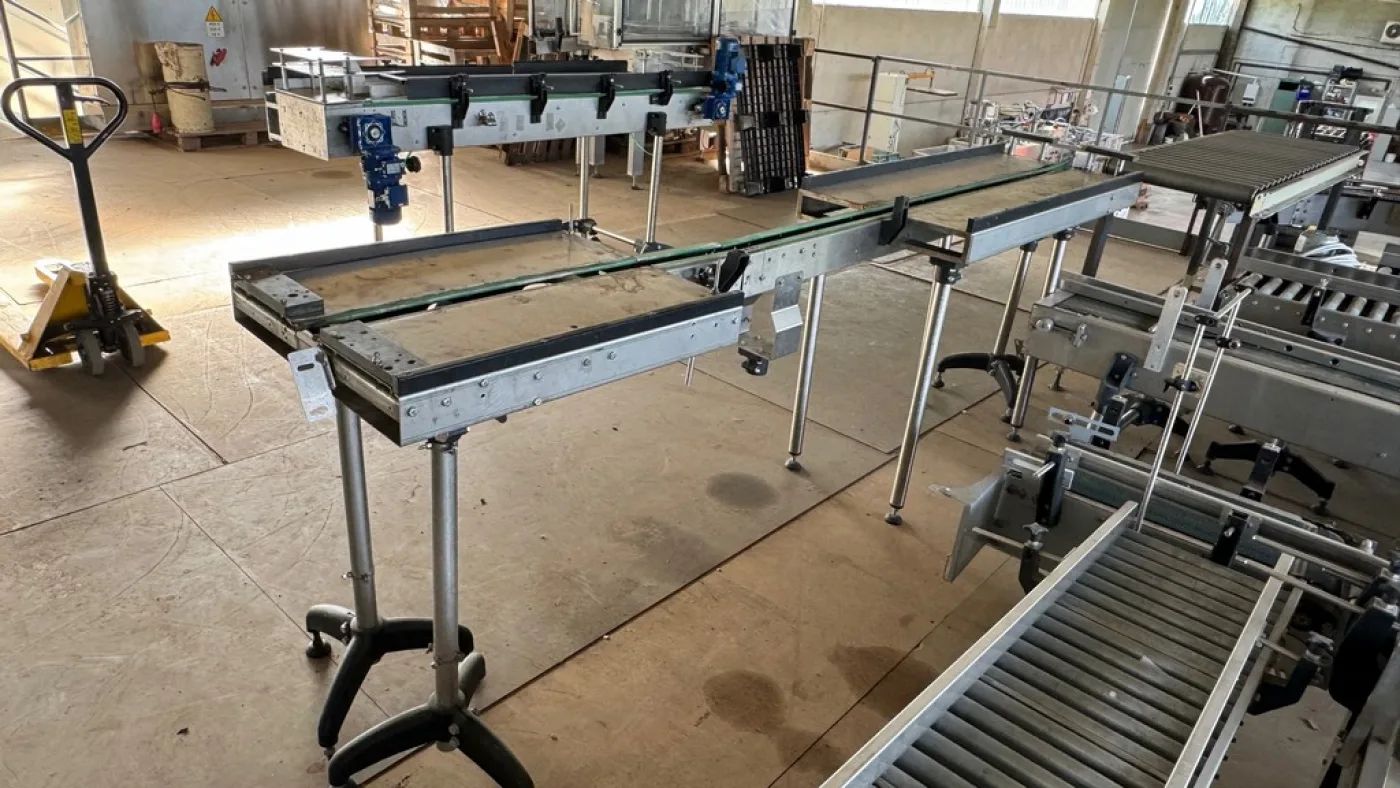 STRAIGHT BELT WITH STAINLESS STEEL ACCUMULATION PLATFORM FOR BOTTLES, SECOND-HAND EQUIPMENT - 1
