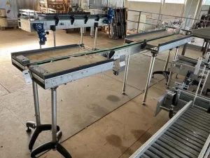 STRAIGHT BELT WITH STAINLESS STEEL ACCUMULATION PLATFORM FOR BOTTLES, SECOND-HAND EQUIPMENT