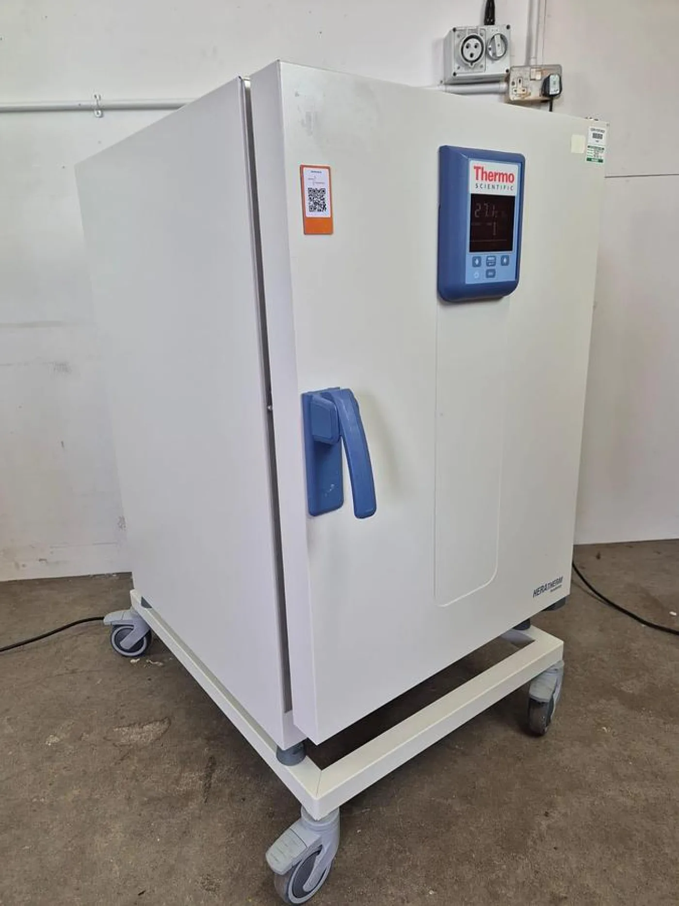 Thermo Scientific Heratherm IMH180 Incubator - 1