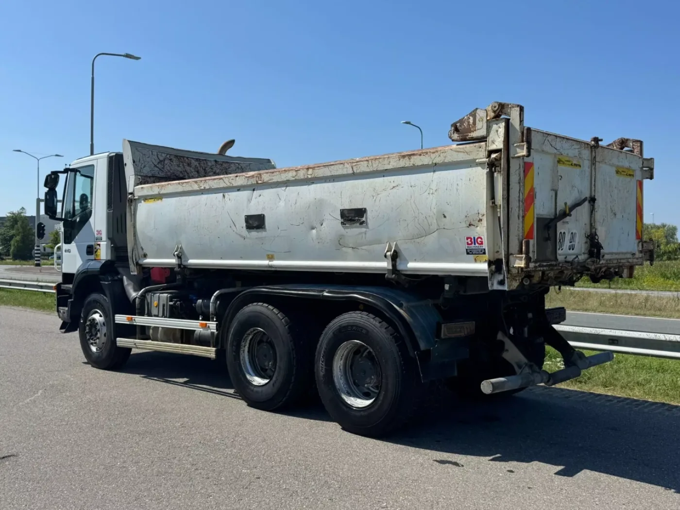 Iveco Trakker 410 6×4 Kipper - 4