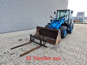 Caterpillar 906 M Godet + Fourches!