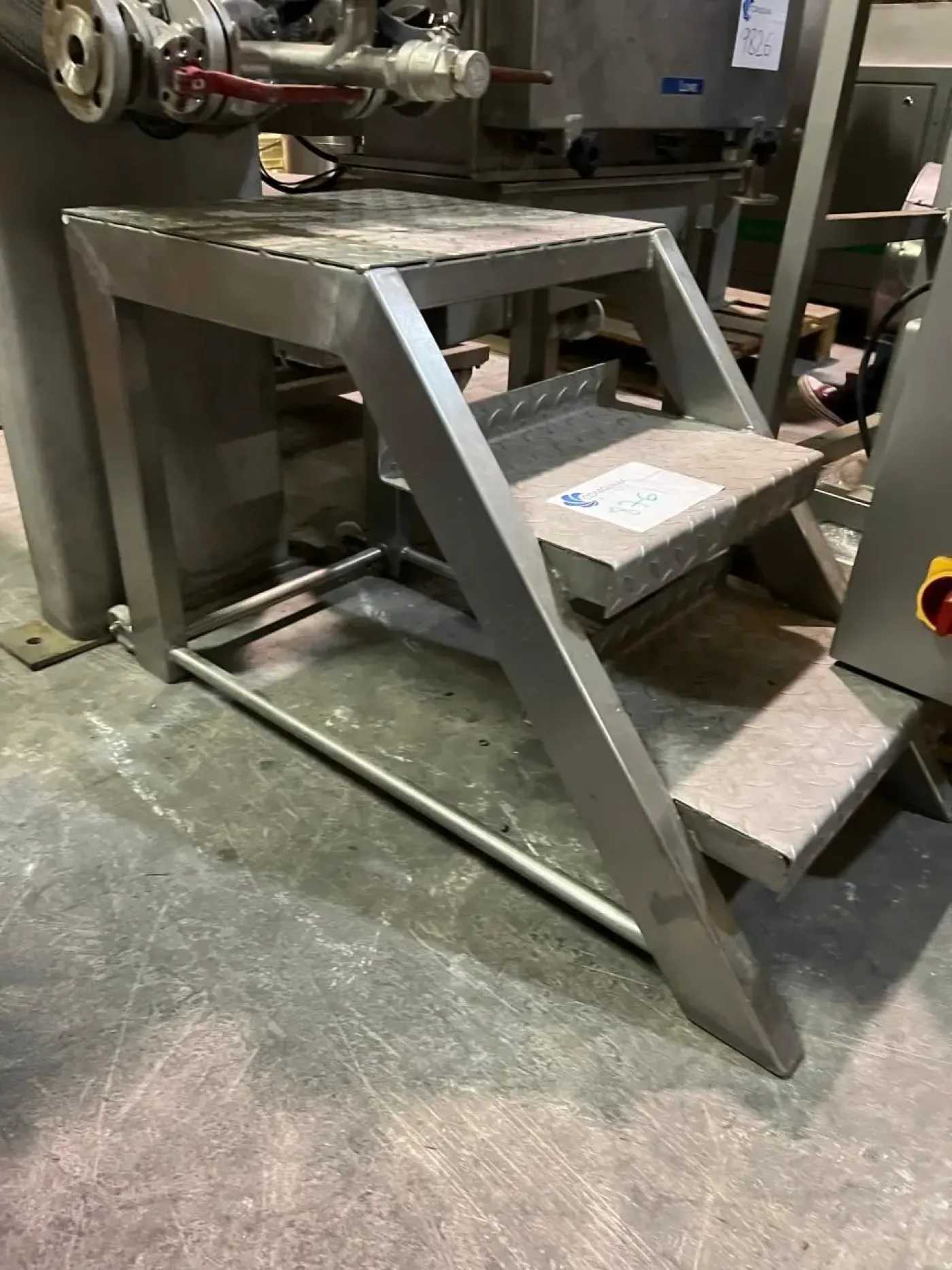 STAINLESS STEEL LADDER - 1