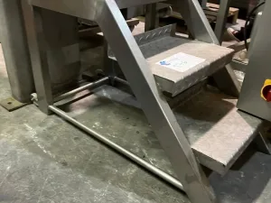 STAINLESS STEEL LADDER