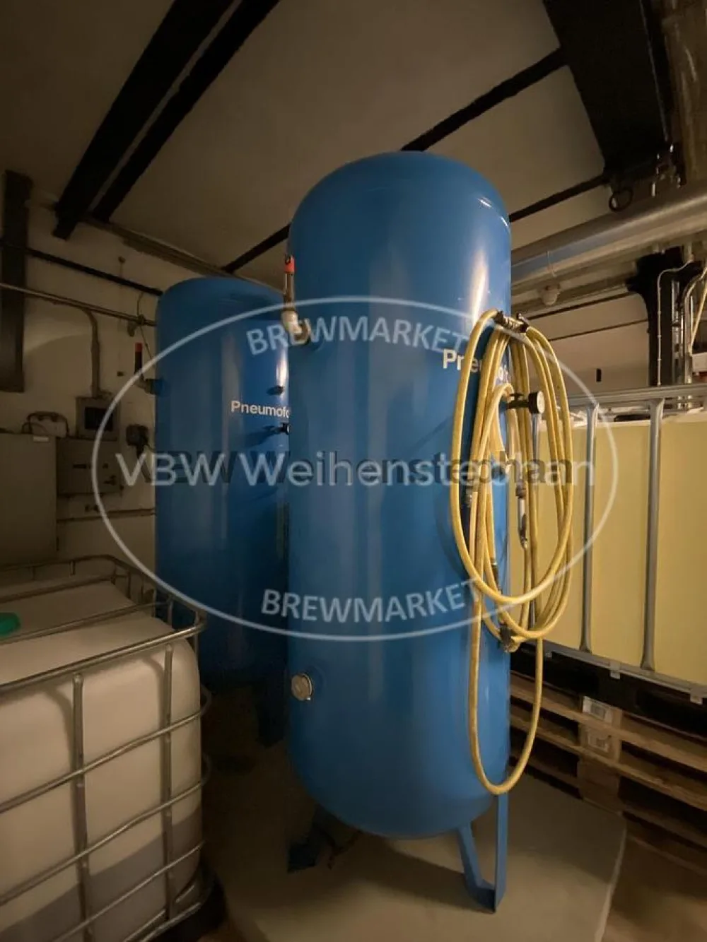 Compressed air vessel (2 pcs.)