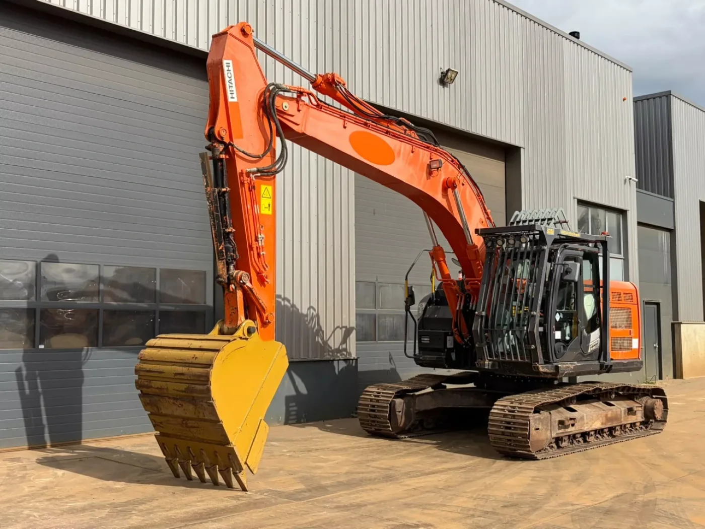 Hitachi ZX225US5LC - 2