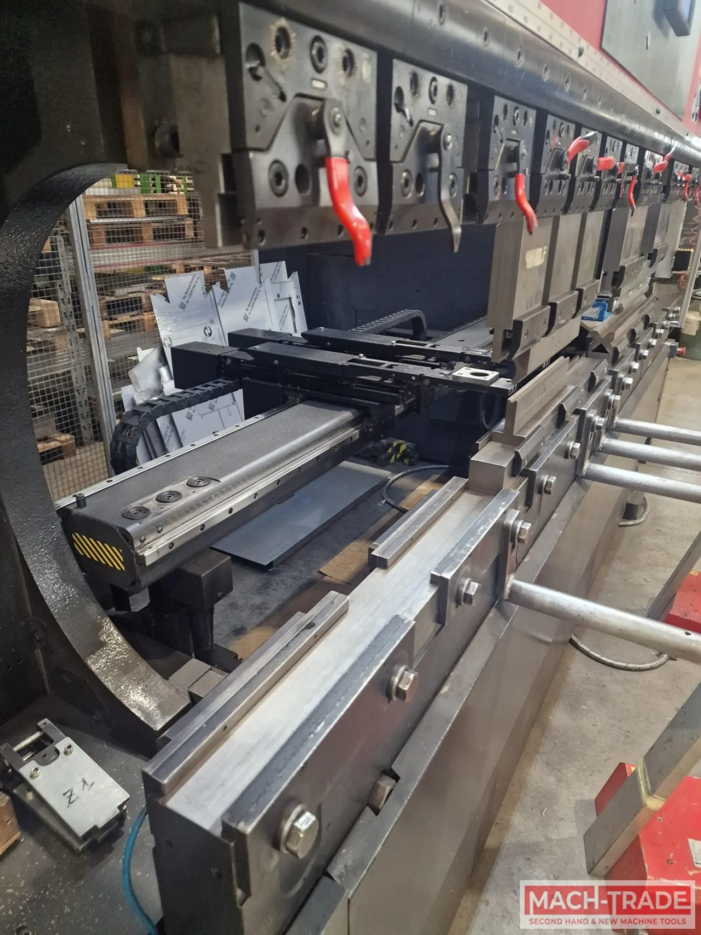 Press brake Amada HD 1703L NT year 2011 - 3