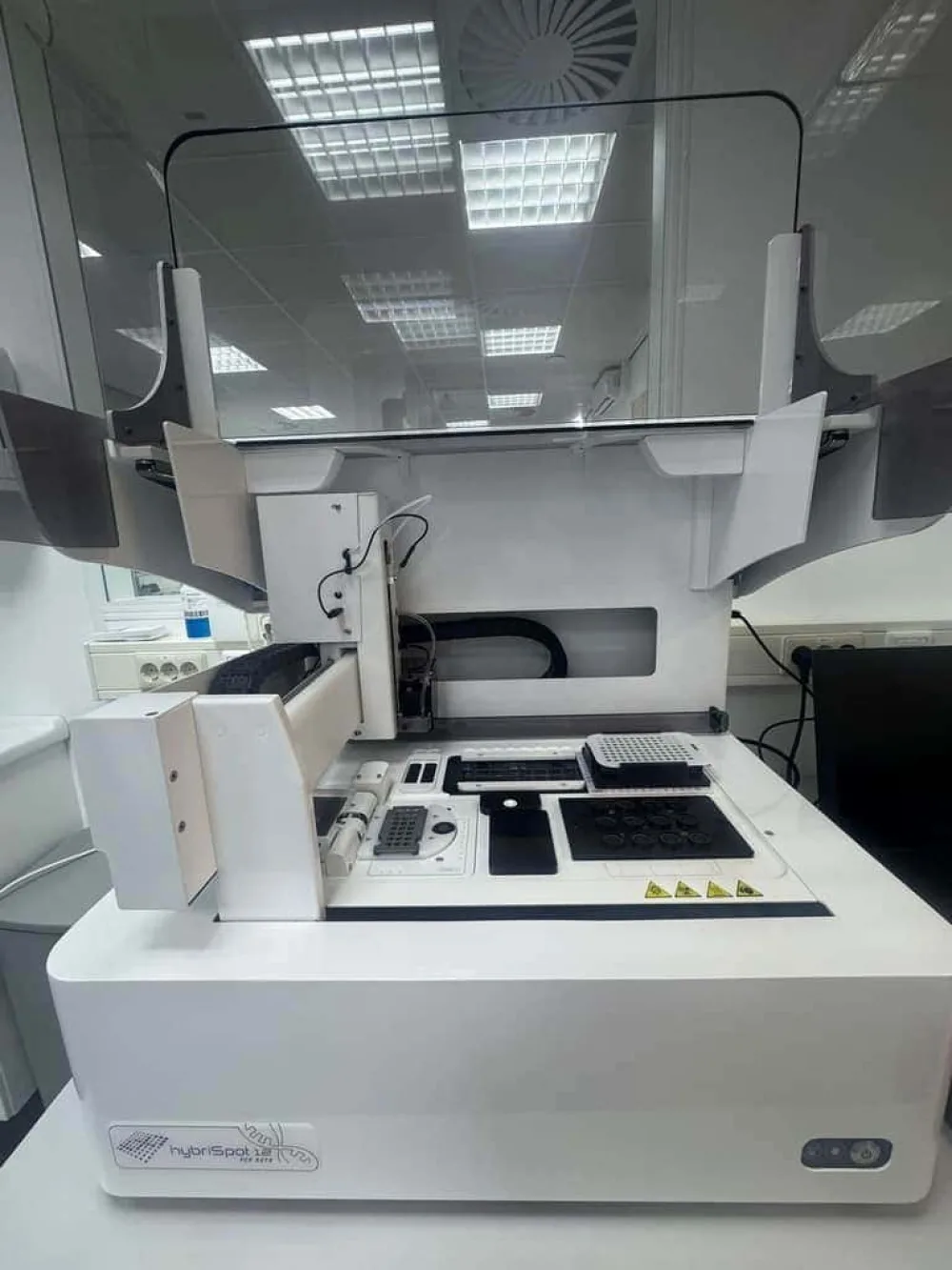 Vitro Master Diagnostica HybriSpot 12 PCR auto
