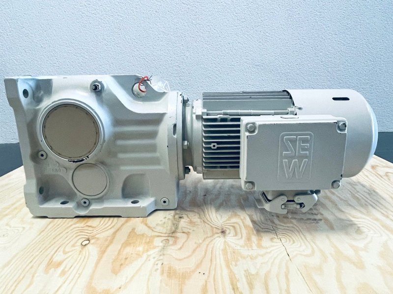 SEW Getriebemotor K77DT100LS4/BMG/HR/AS