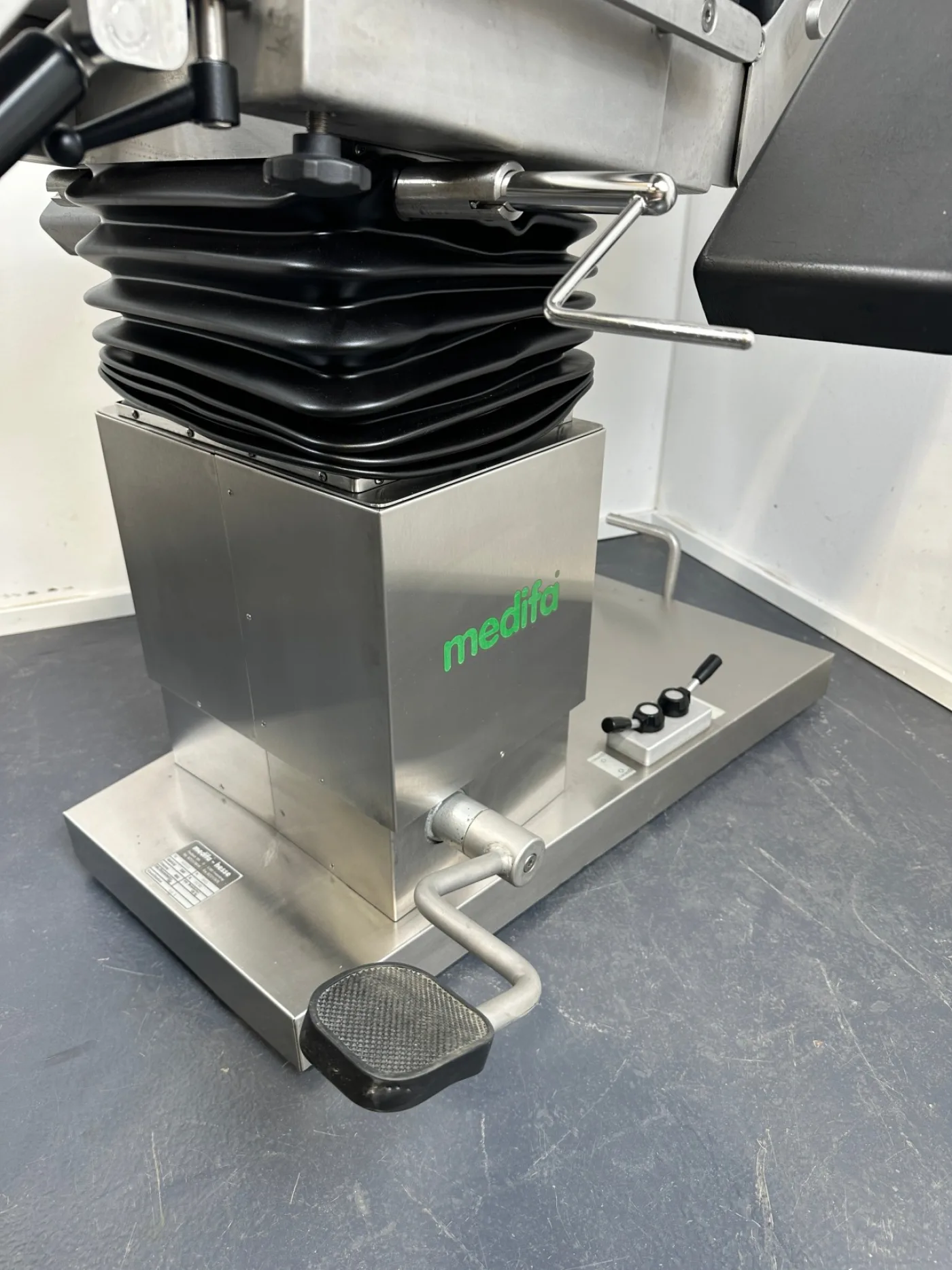 Medifa 5000 Antigua OP-Tisch Hydraulisch Typ: 500120 - 7