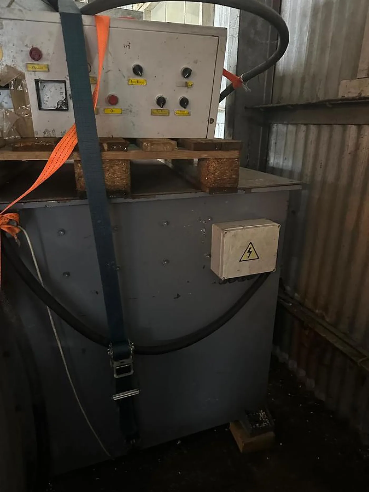 2012 Genox GXS4080 Slow-speed Shredder W/RAM - 3