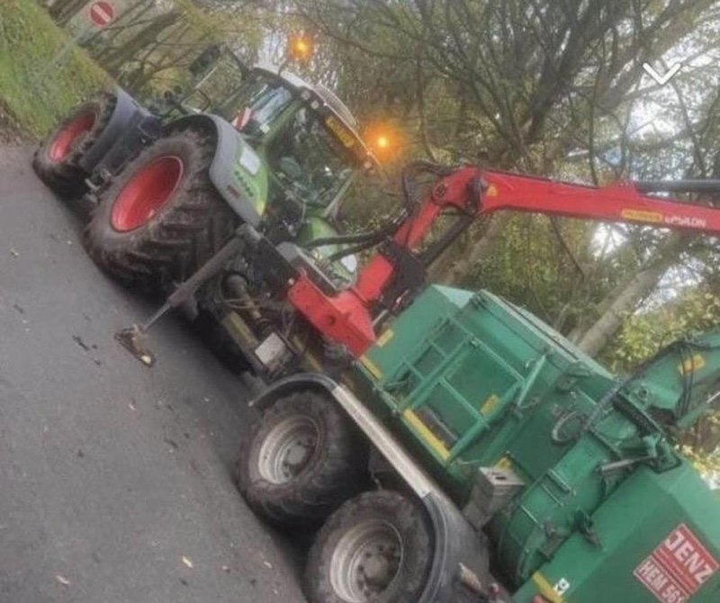 2016 JENZ HM 561 Wood Chipper W/PAL Crane
