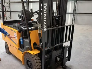 Hyundai 30B-9U