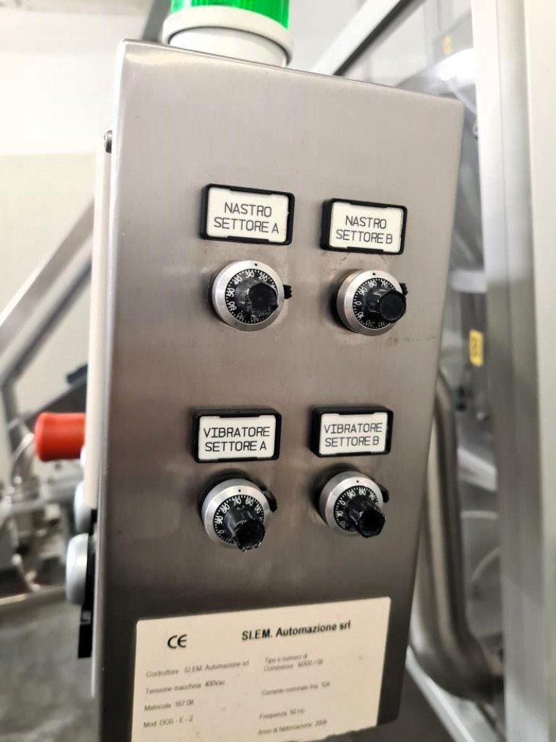 ALIMENTATORE TAPPI