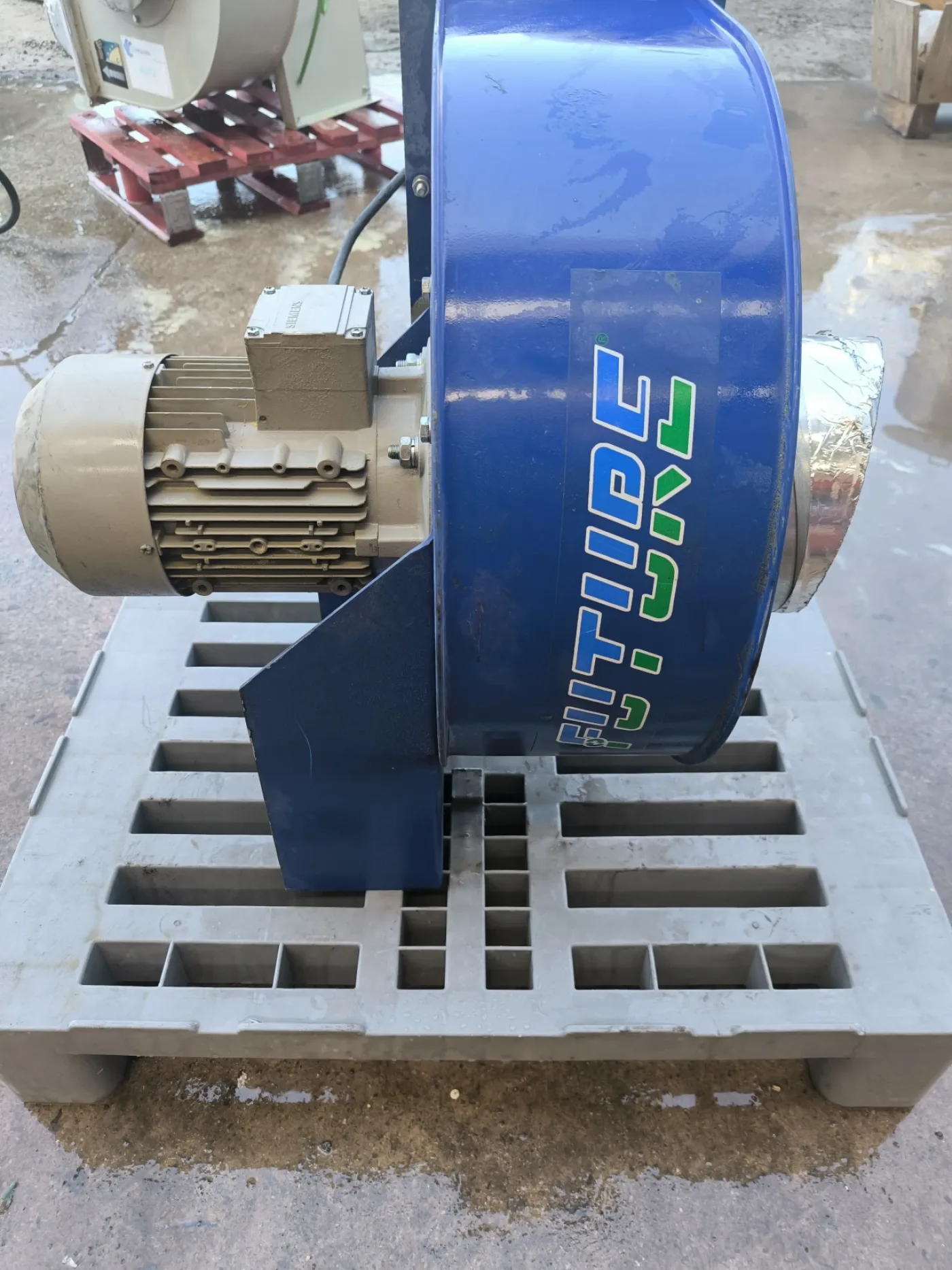 USED FUTURE EXTRACTION FU-3-0 INDUSTRIAL VACUUM CLEANER - 5