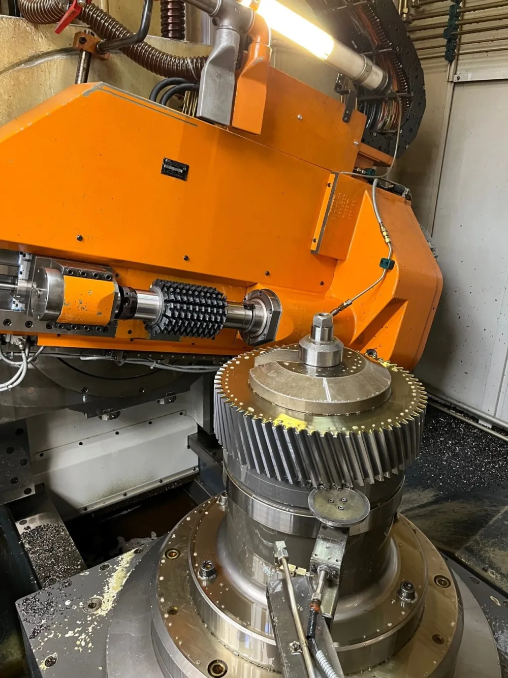 CNC Gear Hobbing Machine – LIEBHERR LC802