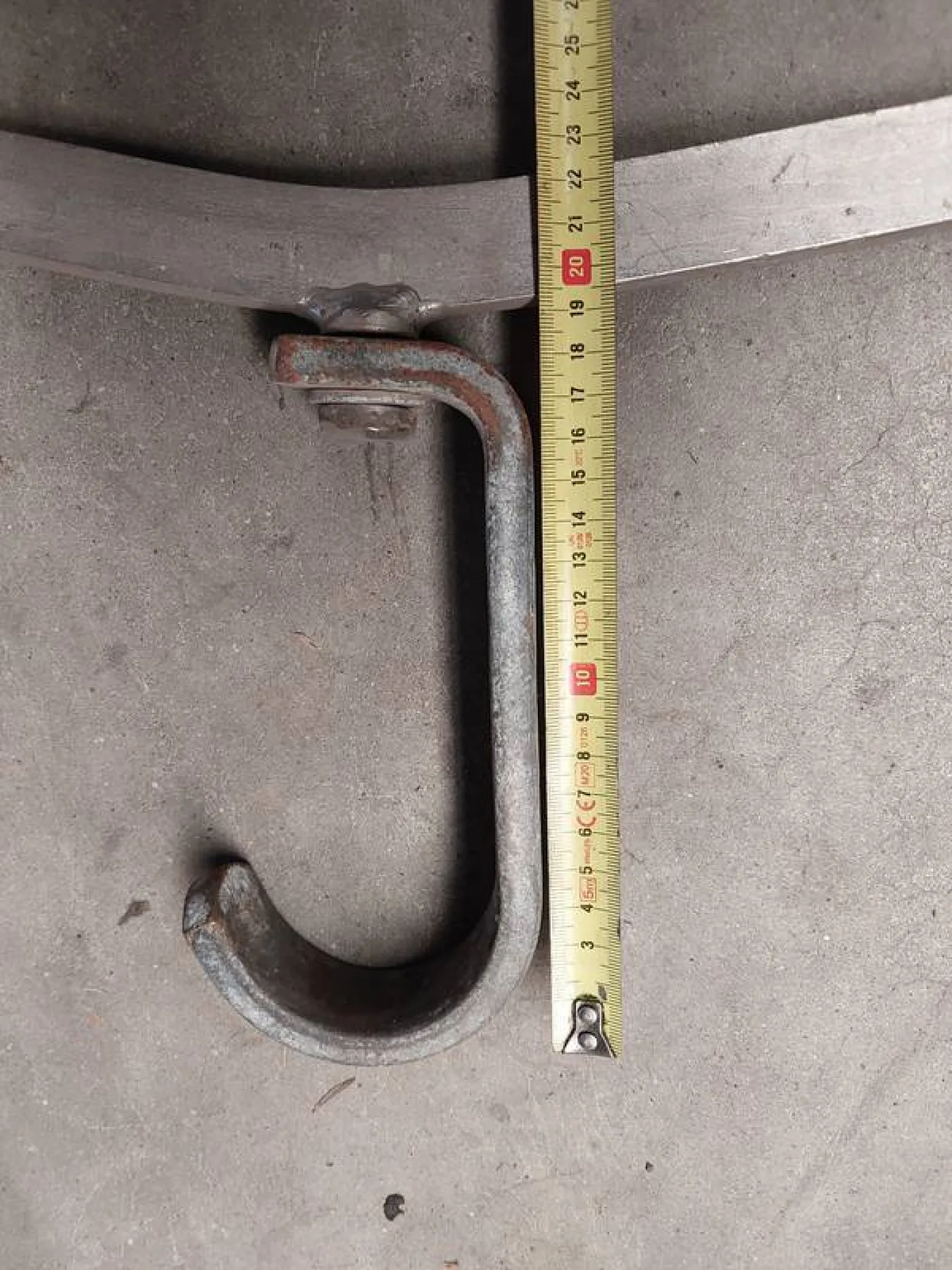 Sliding gambrel hooks - 4