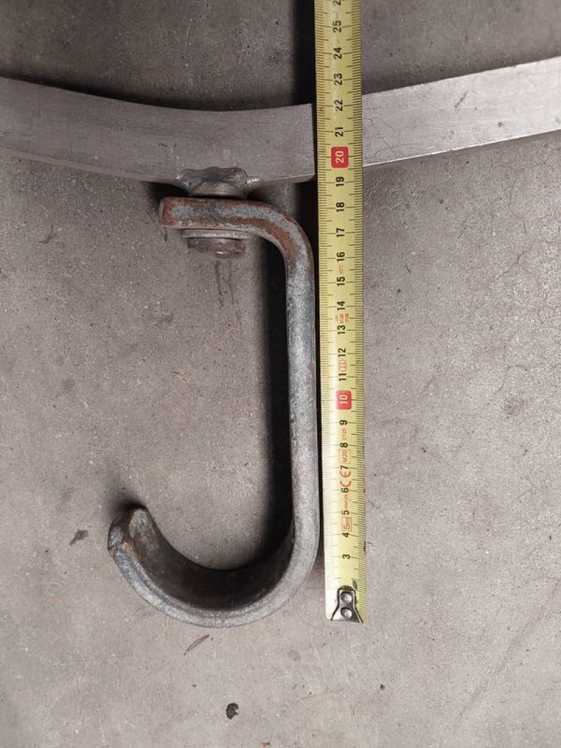 Sliding gambrel hooks