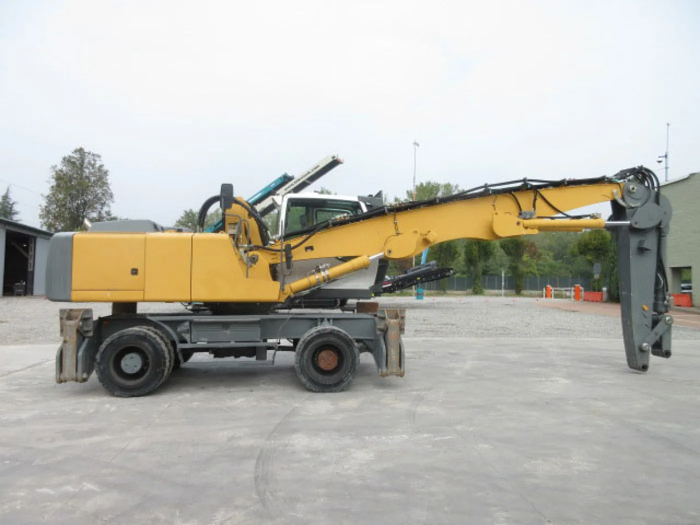 Liebherr A924 Material Handler - 5
