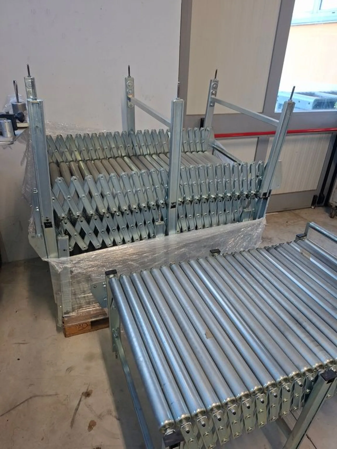 FLEXIBLE ACCORDION-STYLE ROLLER CONVEYOR IN GALVANIZED STEEL, NEW EQUIPMENT - 5