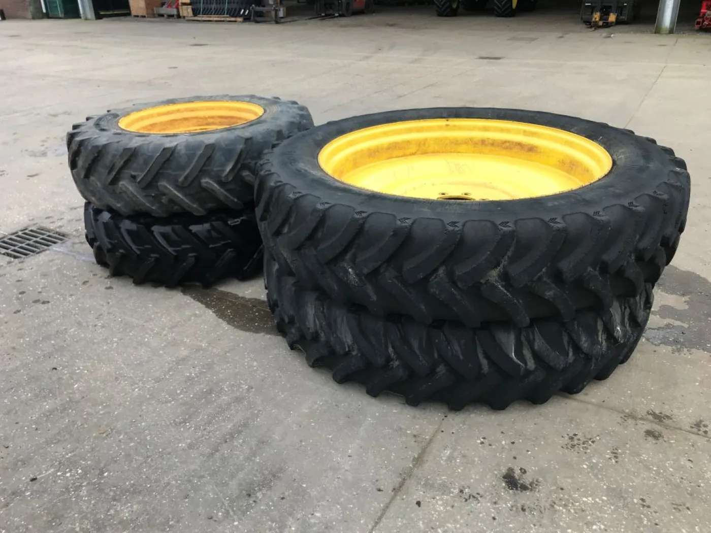 Miscellaneous - ROWCROP 380/90R46,380/85R30 - 1