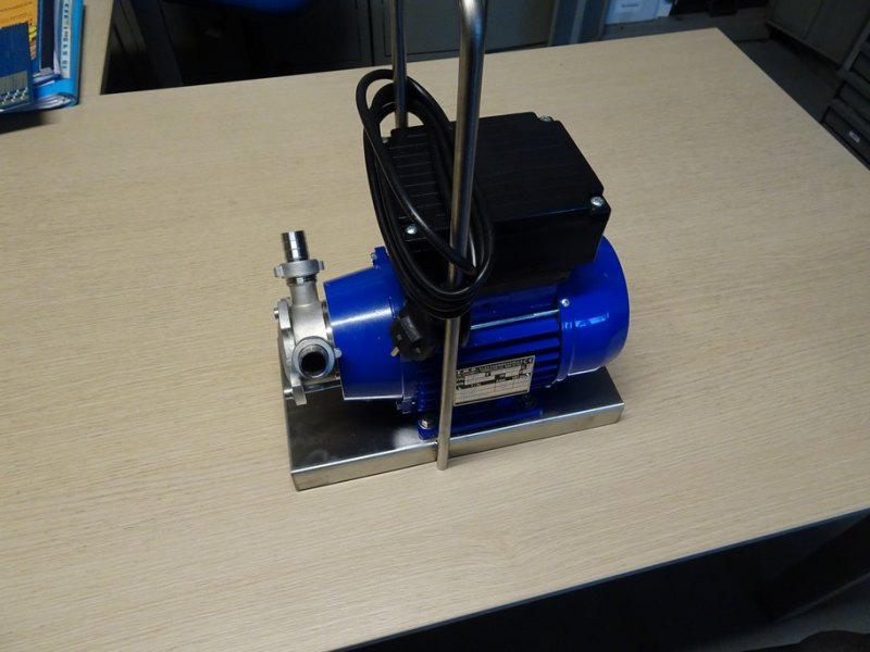 SELF-PRIMING PUMP MODEL EURO 20 220 VOLT COAXIAL, STAINLESS STEEL, NEW MACHINE