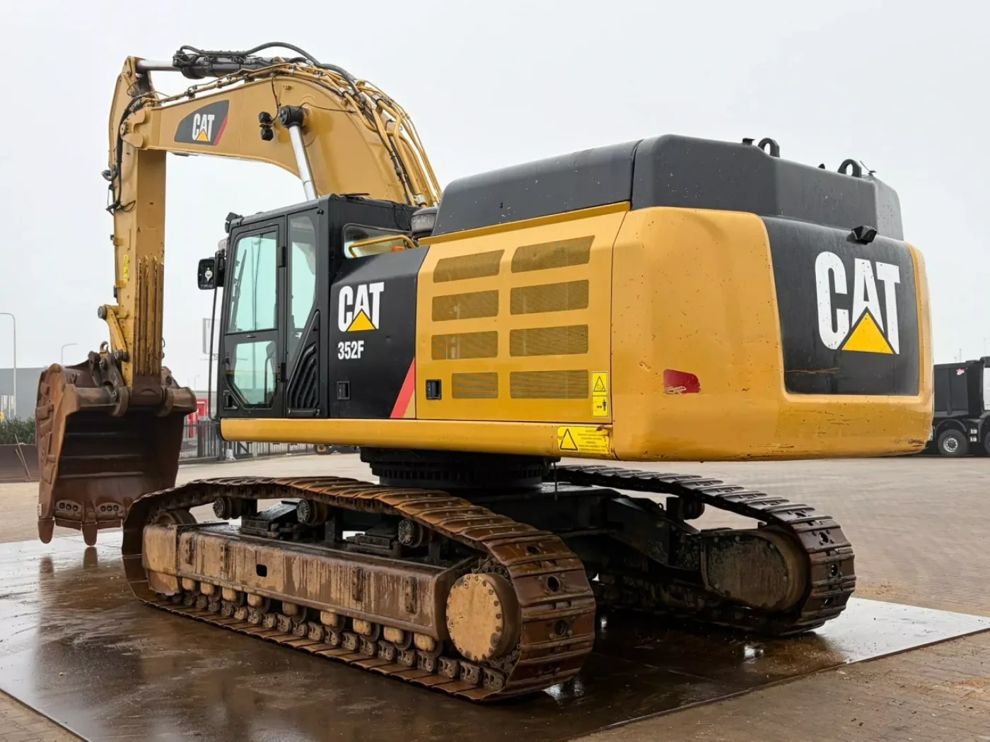 Caterpillar 352F - 3