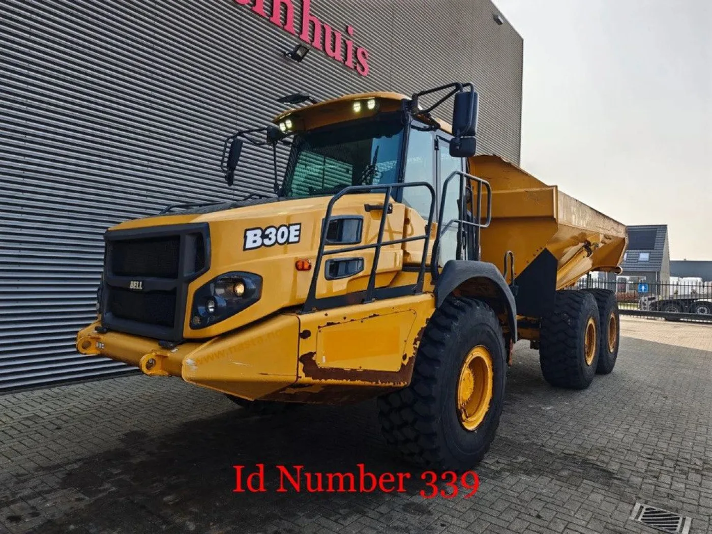 BELL B30E 6x6 - 3