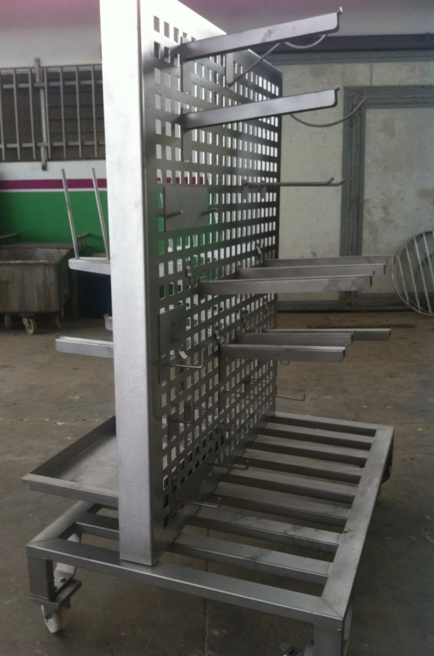 CARRELLO PORTAUTENSILI IN ACCIAIO INOX - 5