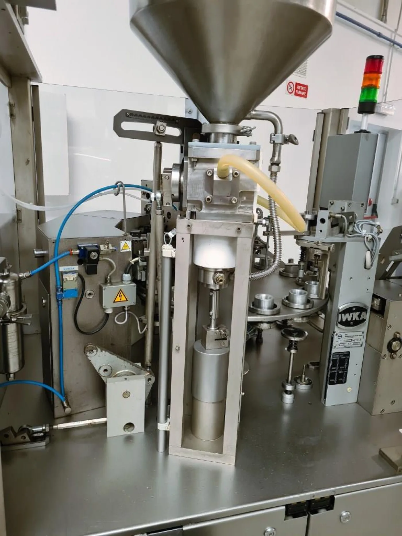 INTUBETTATRICE PER TUBETTI METALLICI – IWKA – MOD. TFS 20 - 6
