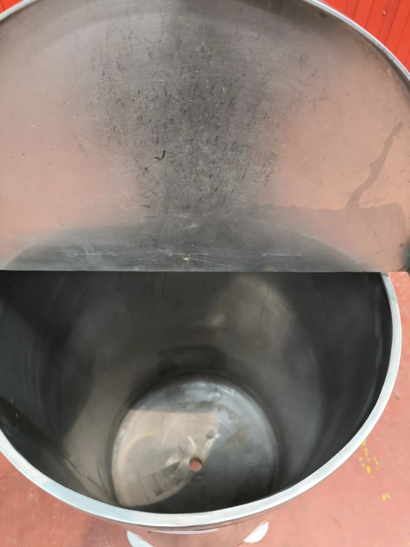 STAINLESS STEEL VERTICAL TANK 140 LITRES