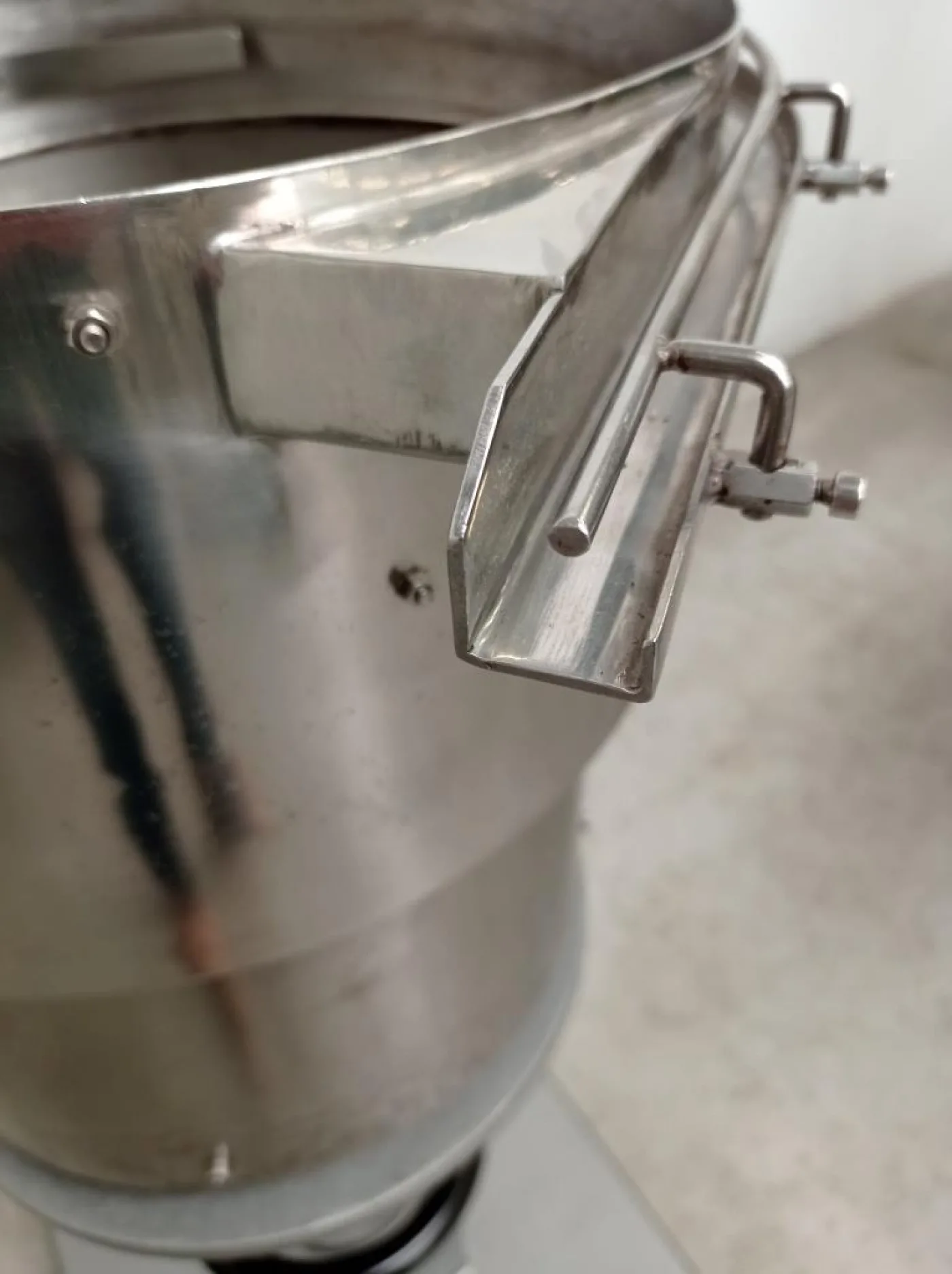 ALIMENTATORE VIBRANTE A TAZZA PER TAPPI – 3MASTER – MOD. 35S/3000 - 3