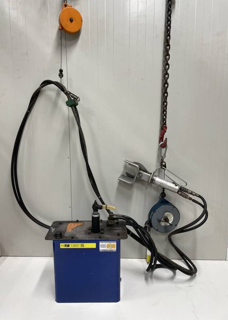 Leg cutter with hydraulic pump