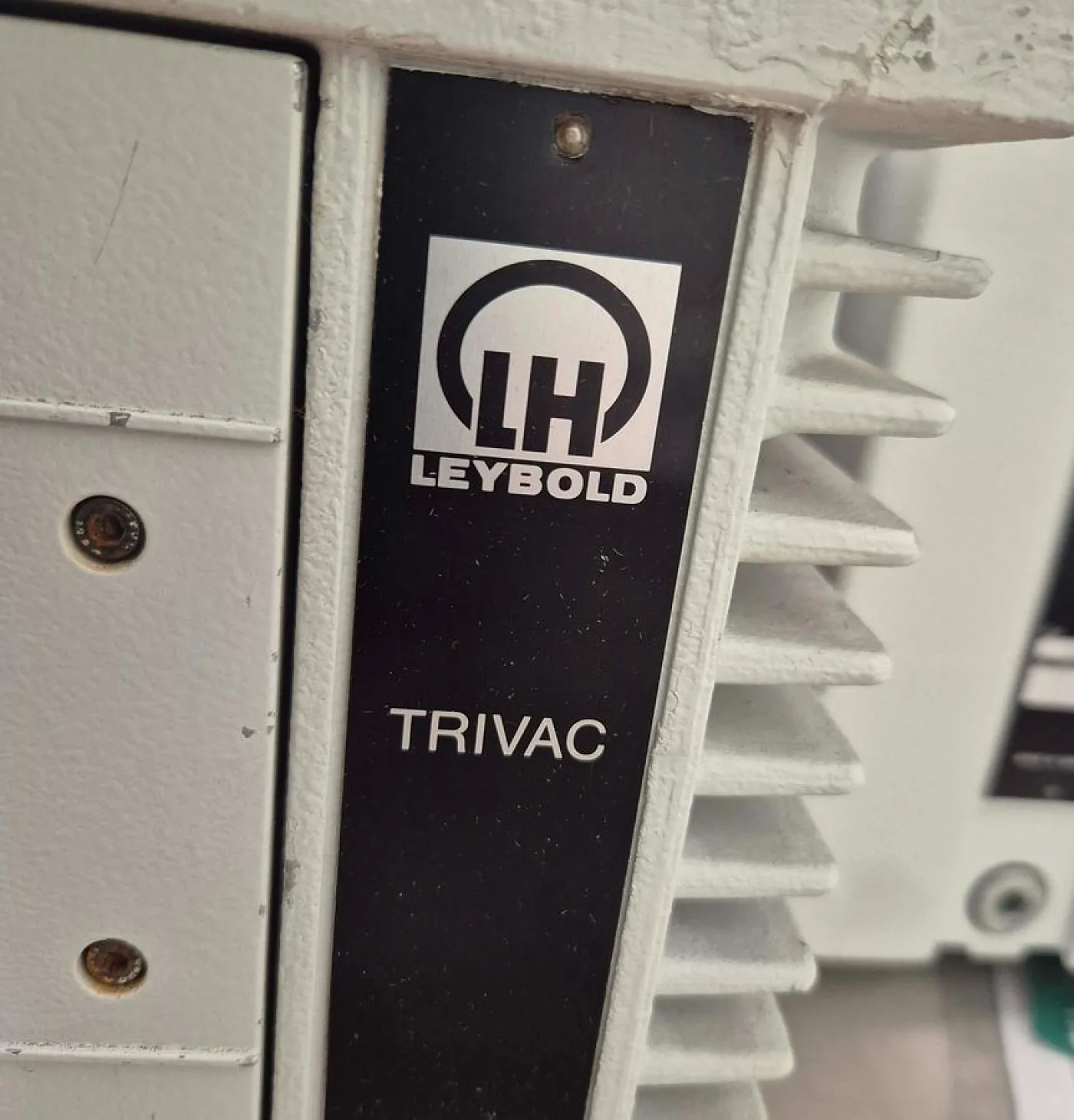 Trivac Drehschiebervakuumpumpe - D65B - 7