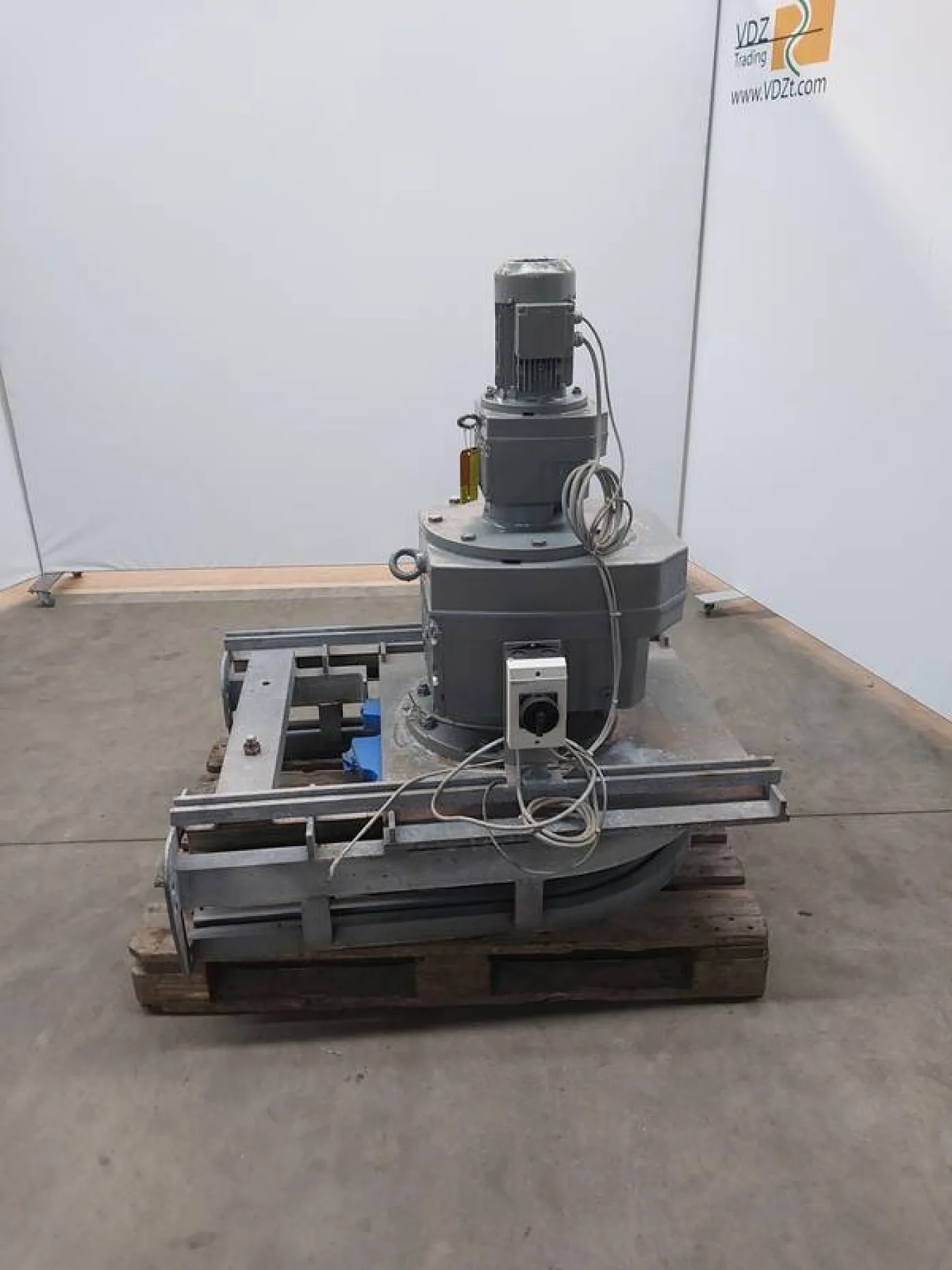 Drive wheel for bi-rail conveyor - 6