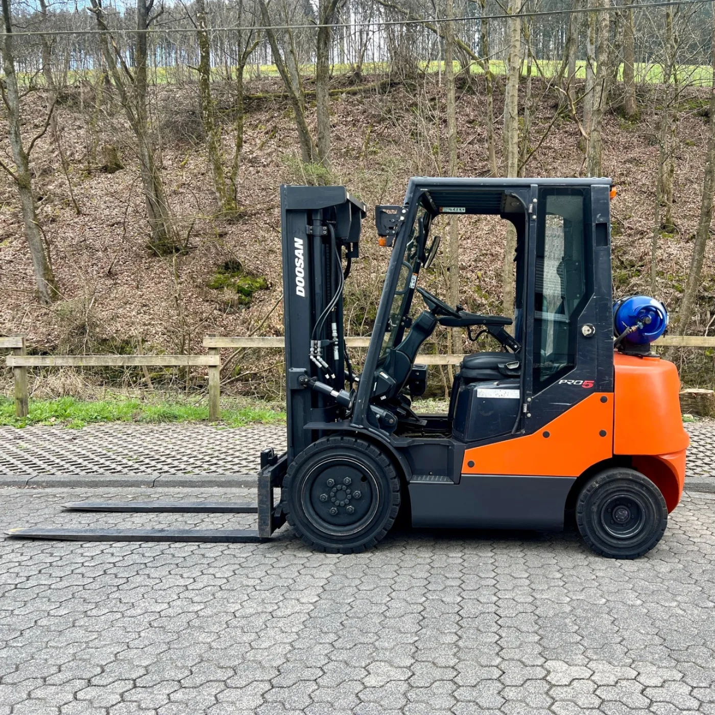 DOOSAN G25E-5 Pro Gasstapler 2,5 t Triplex 4,6 m Gabellänge 1600 mm - 7