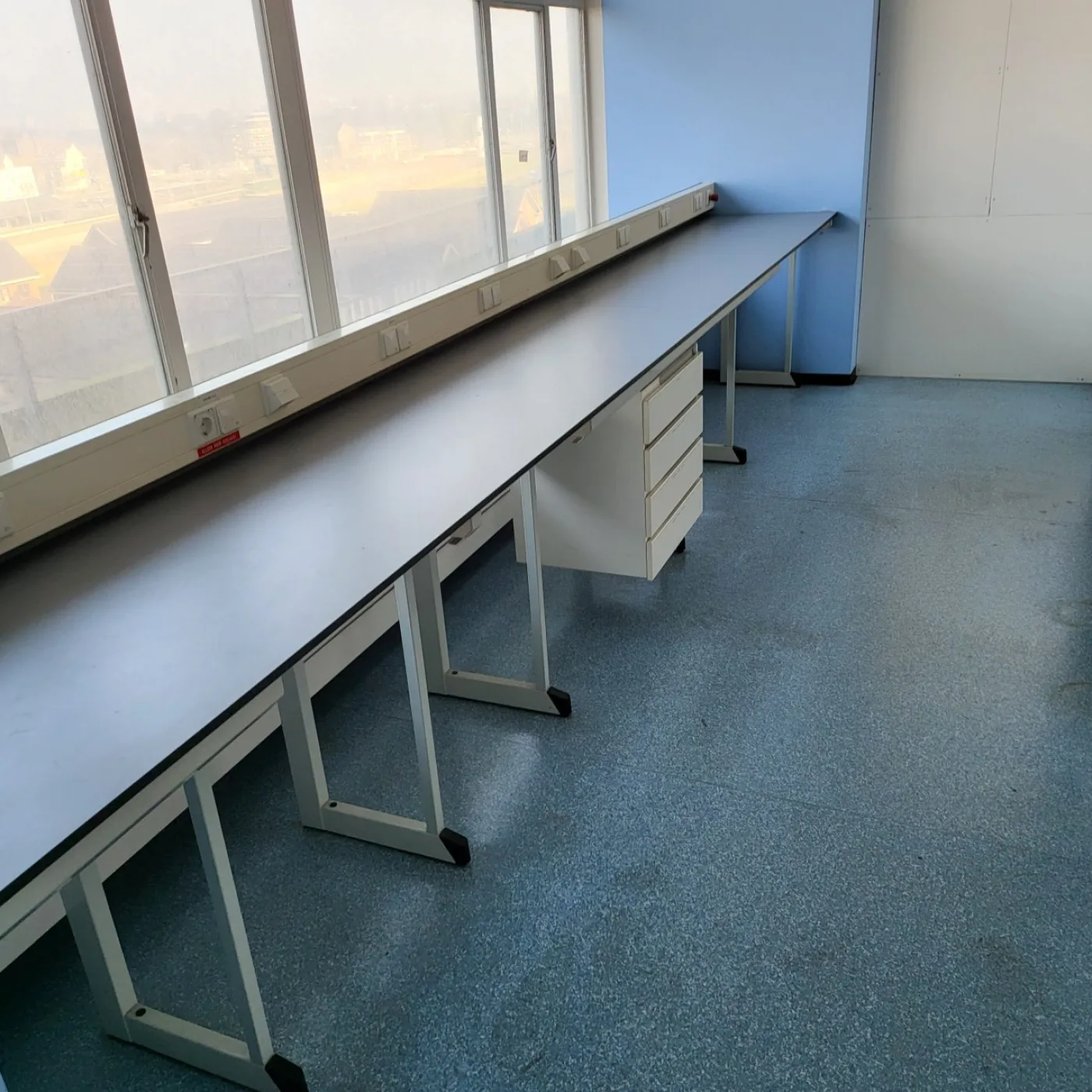 2076 - Used S+B Laboratory wall table (550 cm) - 1