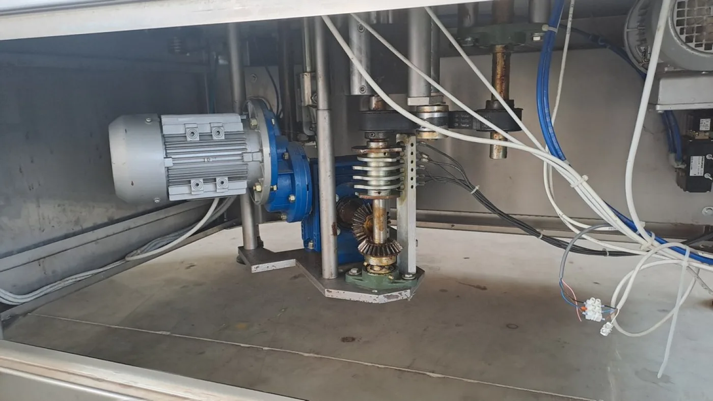 OMB THREE-STATION ADHESIVE LABELLING MACHINE WITH CAPSULE DISTRIBUTOR, SECOND-HAND MACHINE - 6