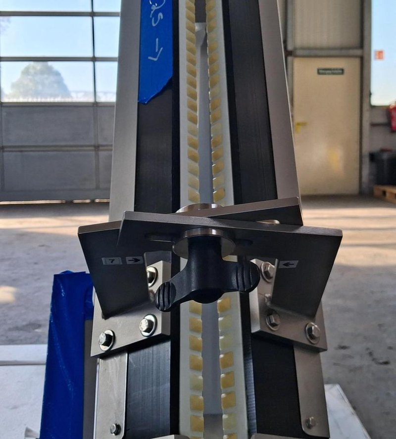 Inova Pharma Systems STS 2000 Vertikales Zuführ- und Transportsystem