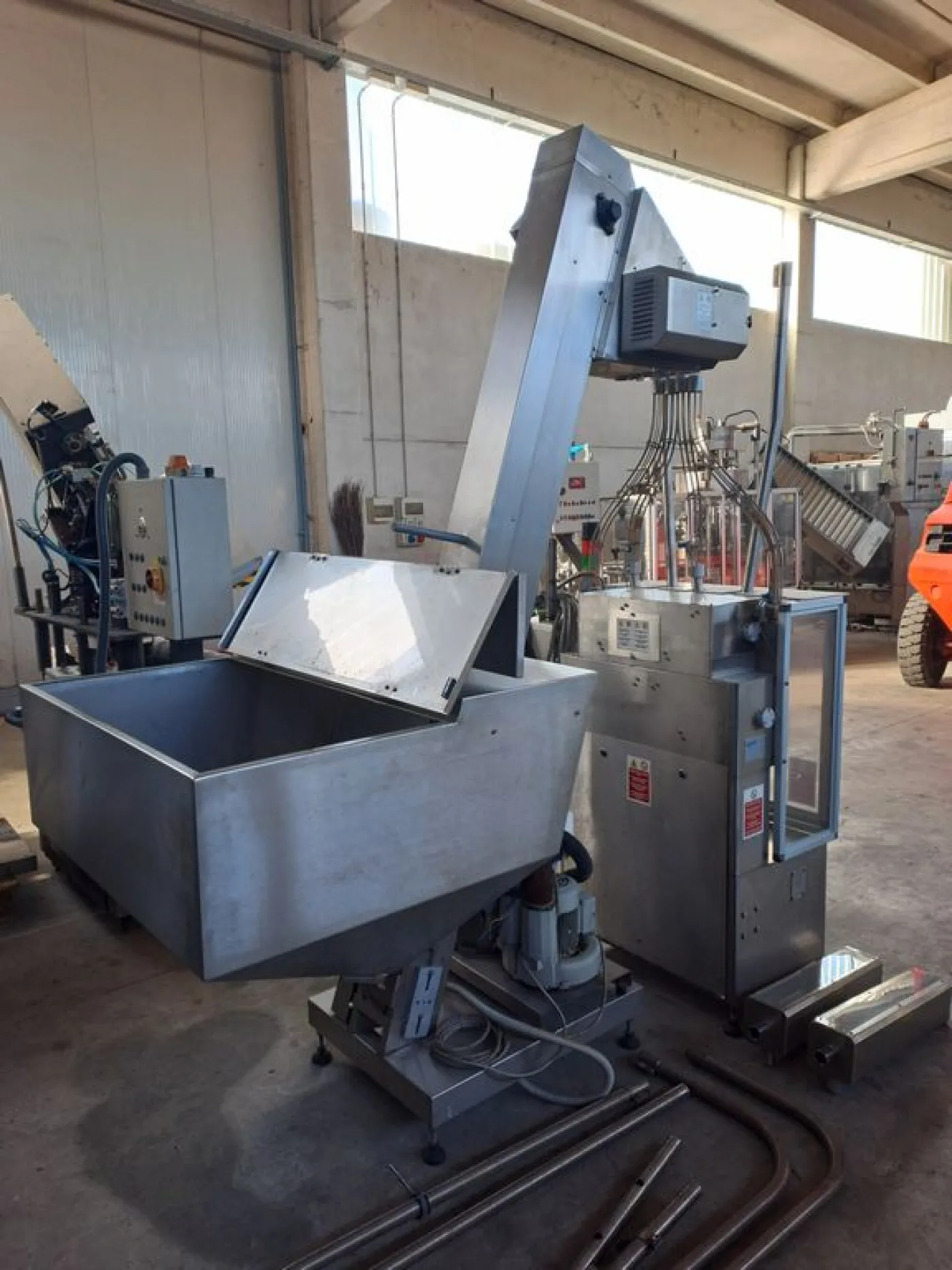 MBF 12-HEAD CORKING MACHINE FOR MUSHROOM AND NATURAL CORKS, MODEL CORKMATIC R/S, WITH NERI CAP FEEDER, USED MACHINE - 5