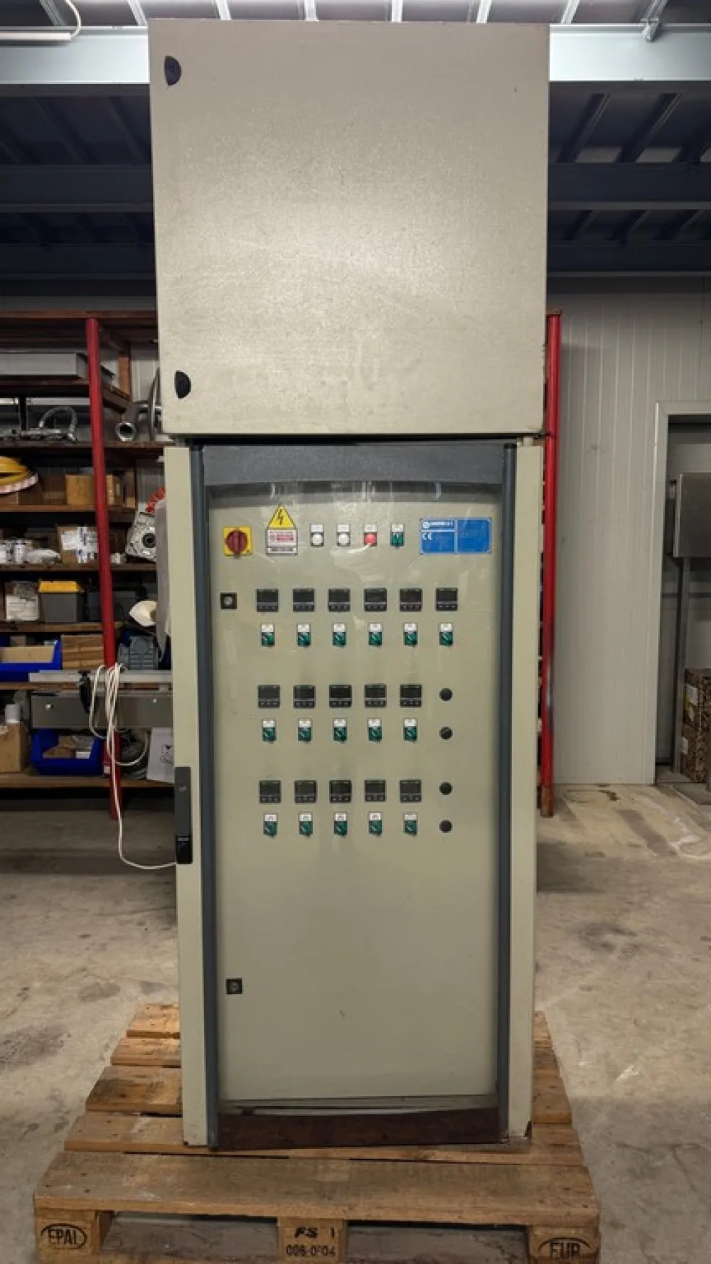 ELECTRICAL PANEL, ELECTROMECHANICAL, CONSISTING OF 16 DIGITAL THERMOSTATS, SECOND-HAND EQUIPMENT