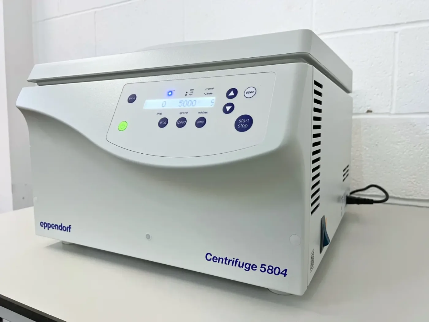 Eppendorf 5804 Benchtop Centrifuge - 2