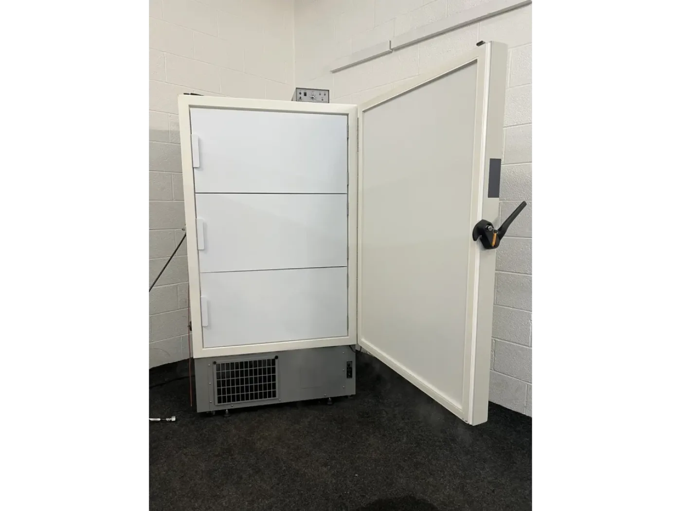 New Brunswick Innova U725G-86 ULT Freezer - 4