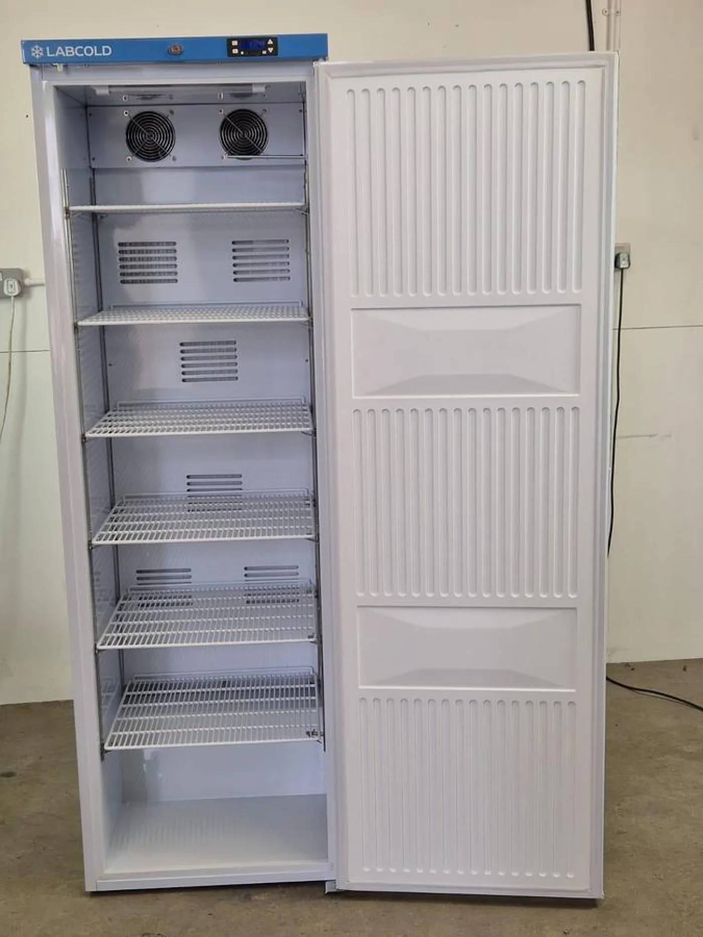 LABCOLD RLDF1510 Climatic Class 4 Refrigerator - 6