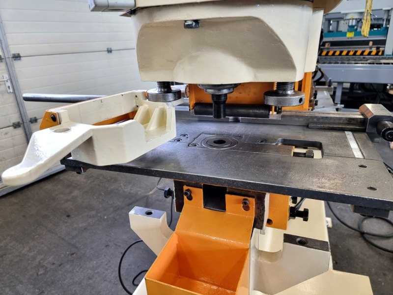 Profilstahlschere HYD 110 A
