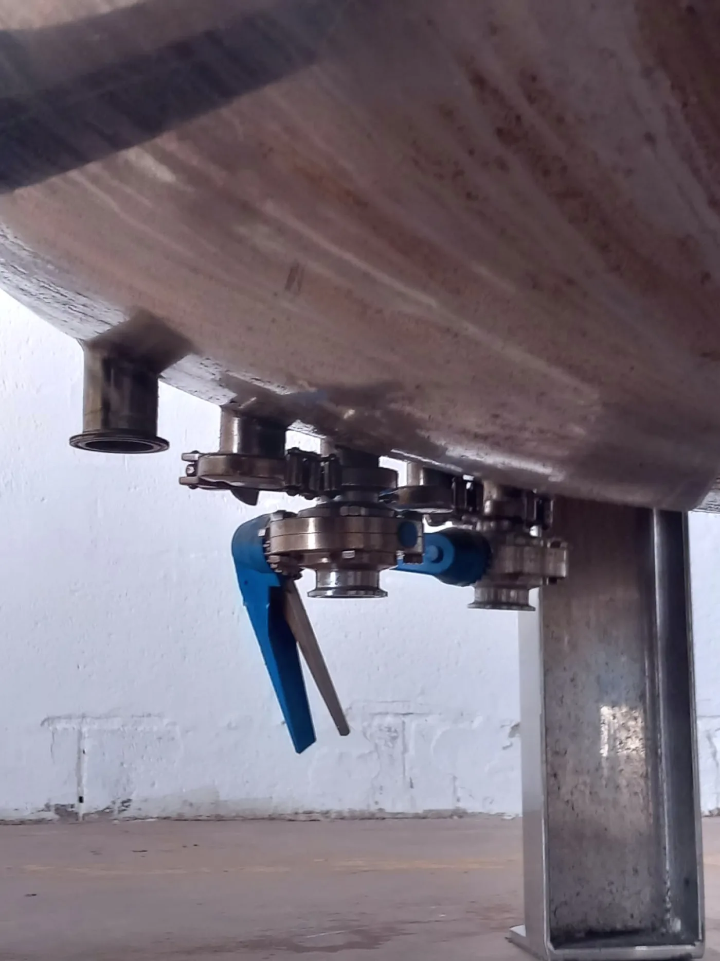 DISSOLUTORE CON AGITATORE – MOD. 450 L - 7