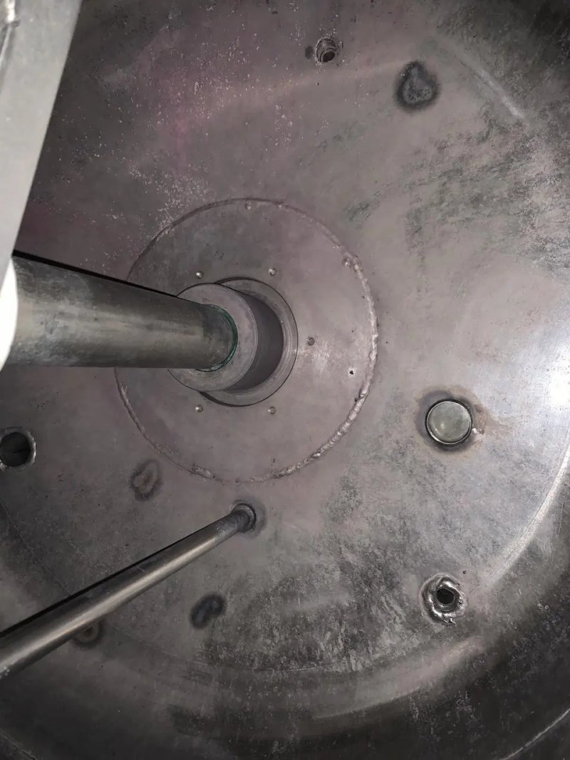 STAINLESS STEEL REACTOR 500 LITERS WITH AGITATION AND USED SHELL