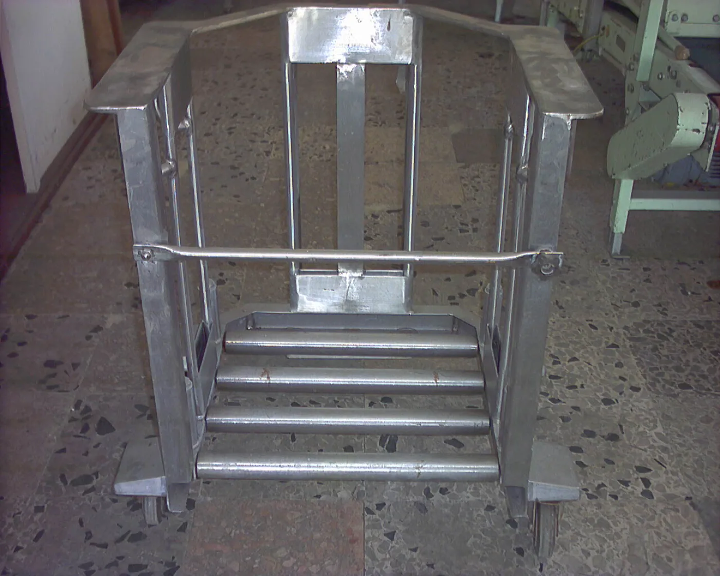CARRELLO PORTAFUSTI IN ACCIAIO INOX - 1