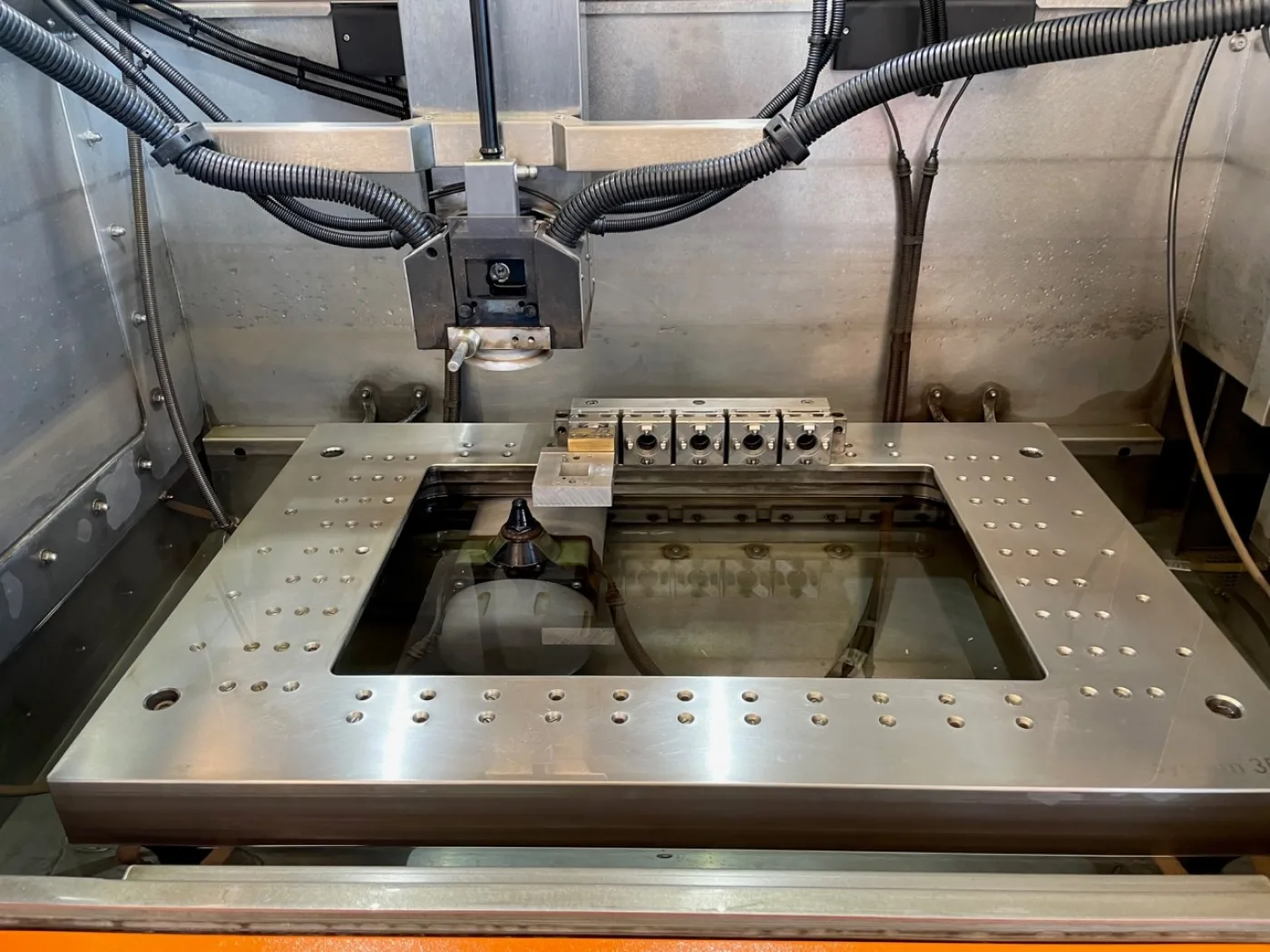 DRAHTERODIERMASCHINE “AGIECHARMILLES” CUT P 550 - 7