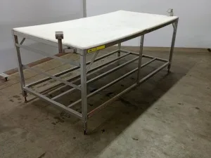 Cutting table